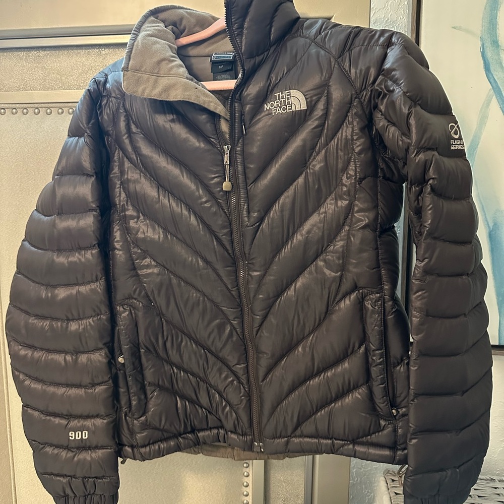 Beautiful north face flight series small jacket.